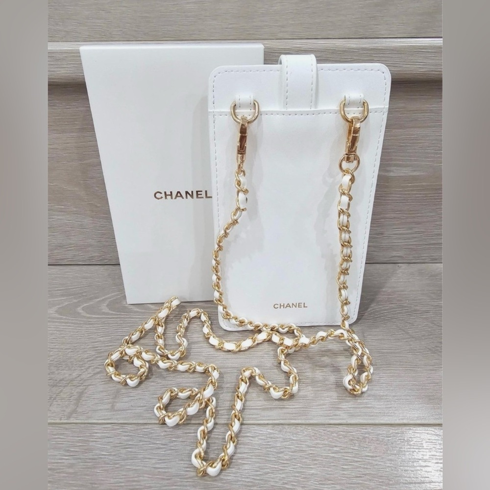 CHANEL Coco Crush Smartphone Case in White with Detachable Matching Strap NWB - Picture 4 of 13
